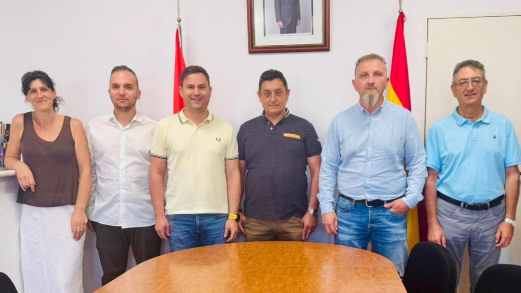 Javier Alfonso Cendón junto al nuevo equipo de Gobierno