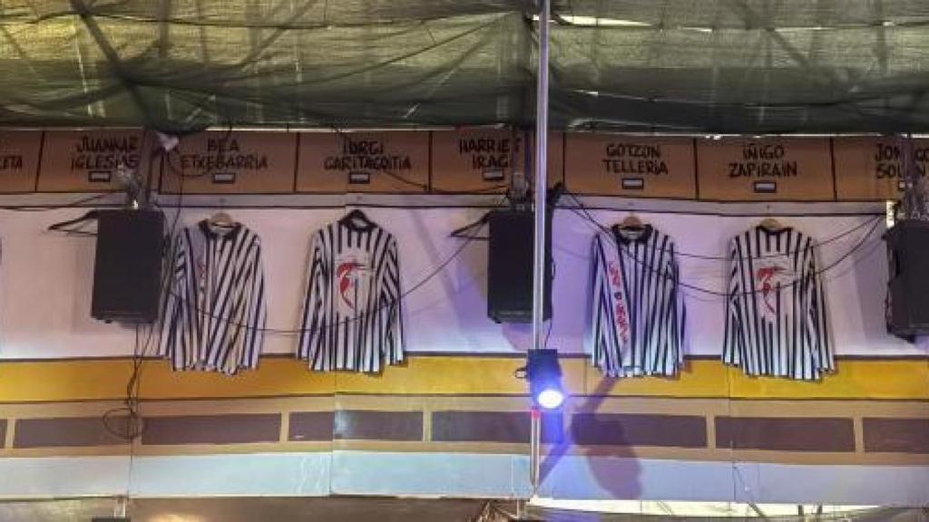 La decoración de la caseta en honor a los presos de ETA.