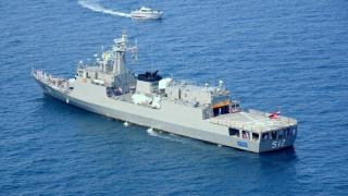 Patrullero HTMS Naratiwat de Tailandia durante unos ejercicios navales en India