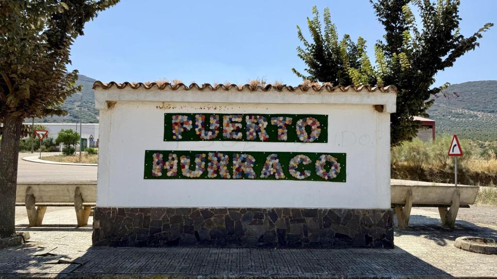 Marquesina en la entrada de Puerto Hurraco.
