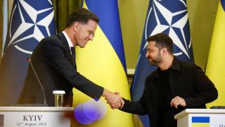 Mark Rutte y Volodímir Zelenski, en la rueda de prensa conjunto de este viernes.