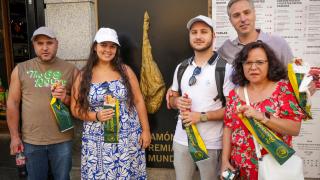 Rui Santos junto a au familia haciendo turismo en Salamanca