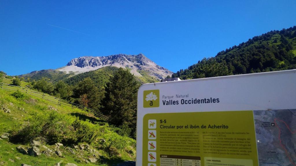 Ruta por el Ibón de Acherito