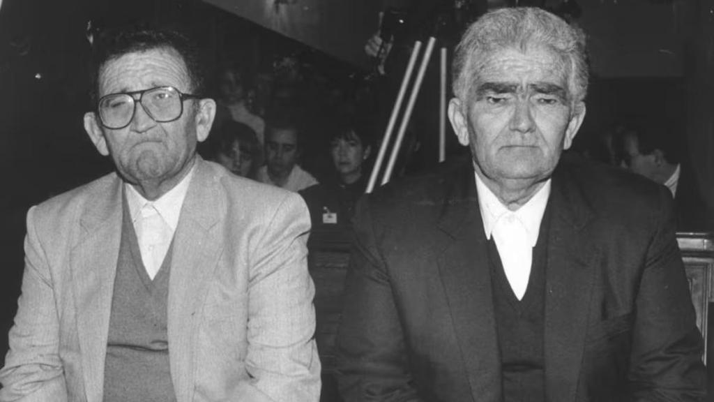 Antonio Izquierdo (i) y su hermano Emilio, durante el juicio por la muerte de nueve personas.