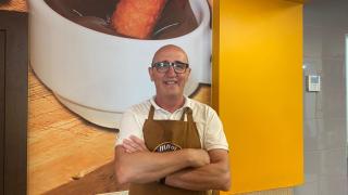 Propietario de una chocolatería y cervecería de Zaragoza.