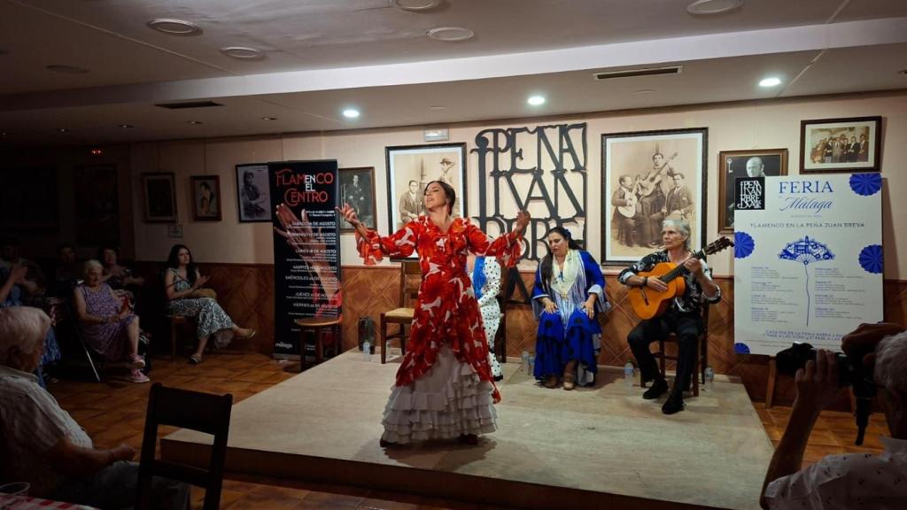 Actuación del grupo 'Seguiriyas' en la Peña Juan Breva durante la Feria de Málaga.