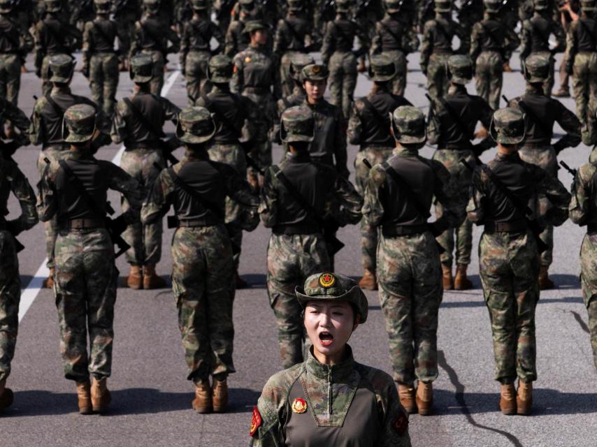Entrenamiento para un desfile militar en conmemoración del 80 aniversario del fin de la Segunda Guerra Mundial, en Pekín.