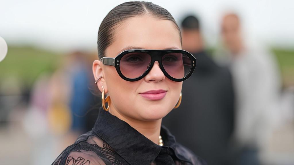 Los modelos maxi desplazan a las tendencias de los años 90 esta temporada.