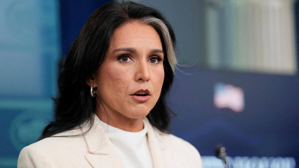 Tulsi Gabbard, directora de Inteligencia Nacional de EEUU, ofrece una rueda de prensa en la Casa Blanca.