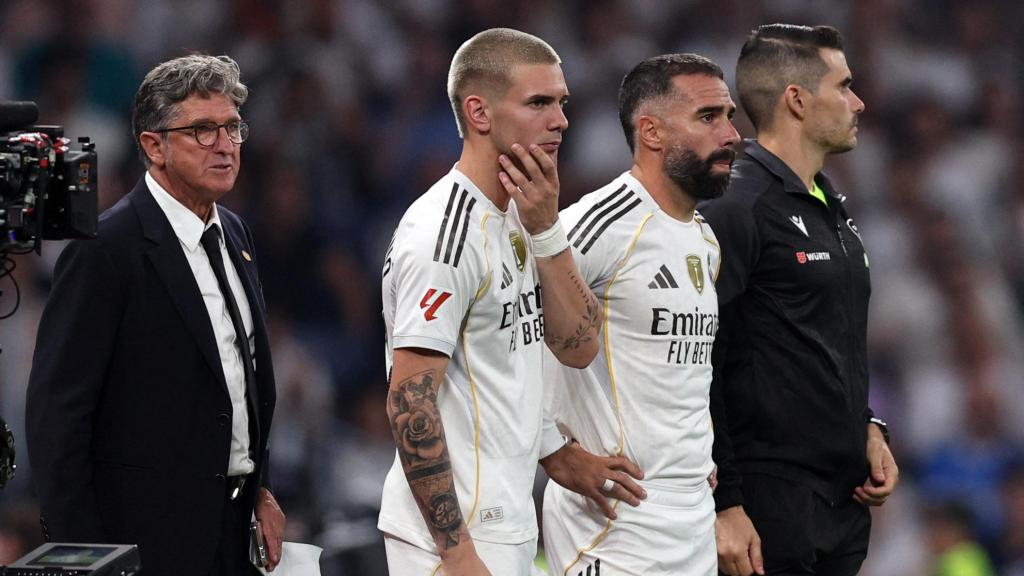 Mastantuono y Carvajal, durante el partido contra Osasuna.