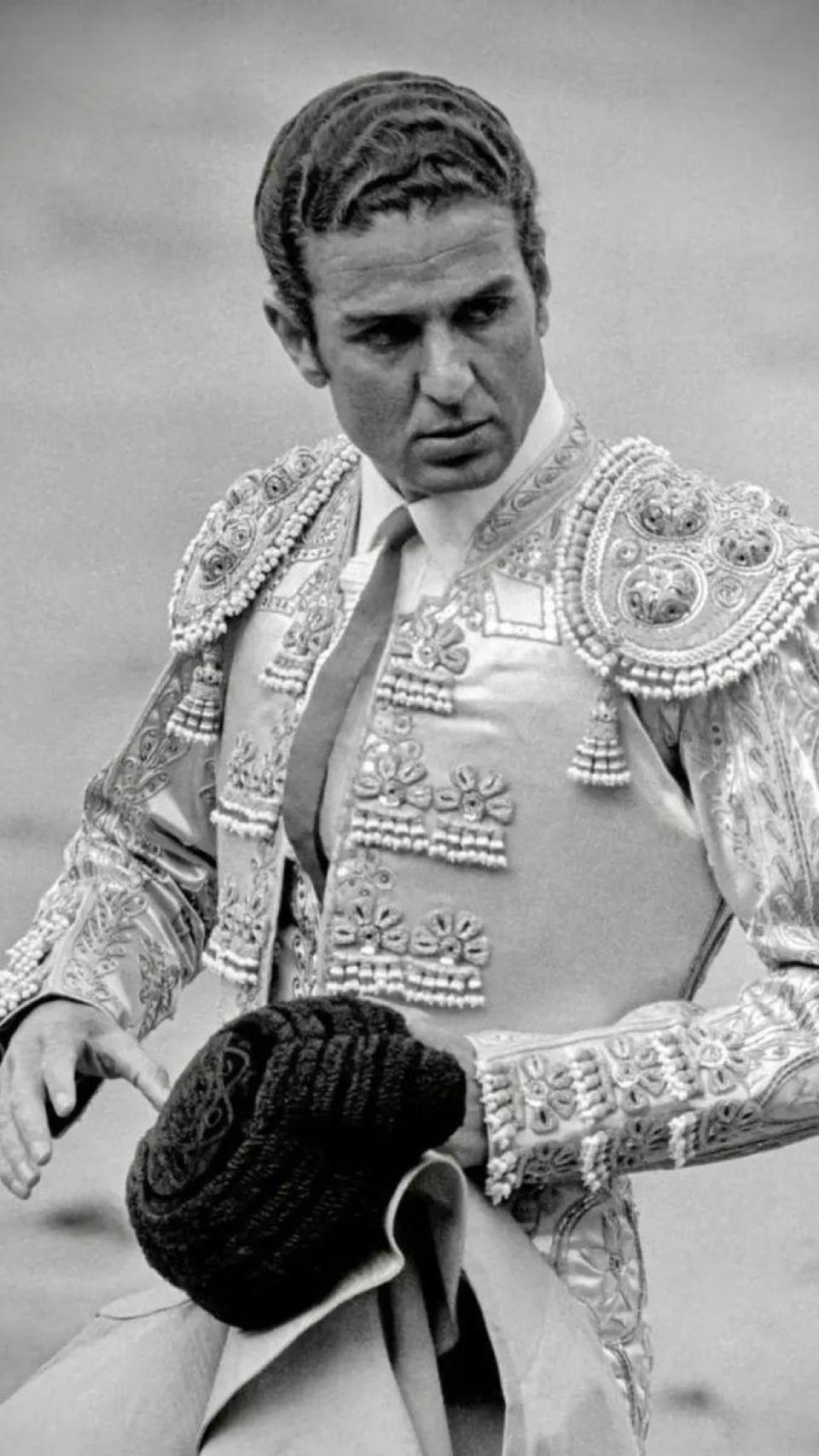 Óscar Higares ha anunciado la muerte de su padre a través de las redes sociales.