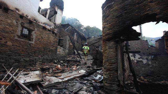Casas incendiadas en Lusio (León)