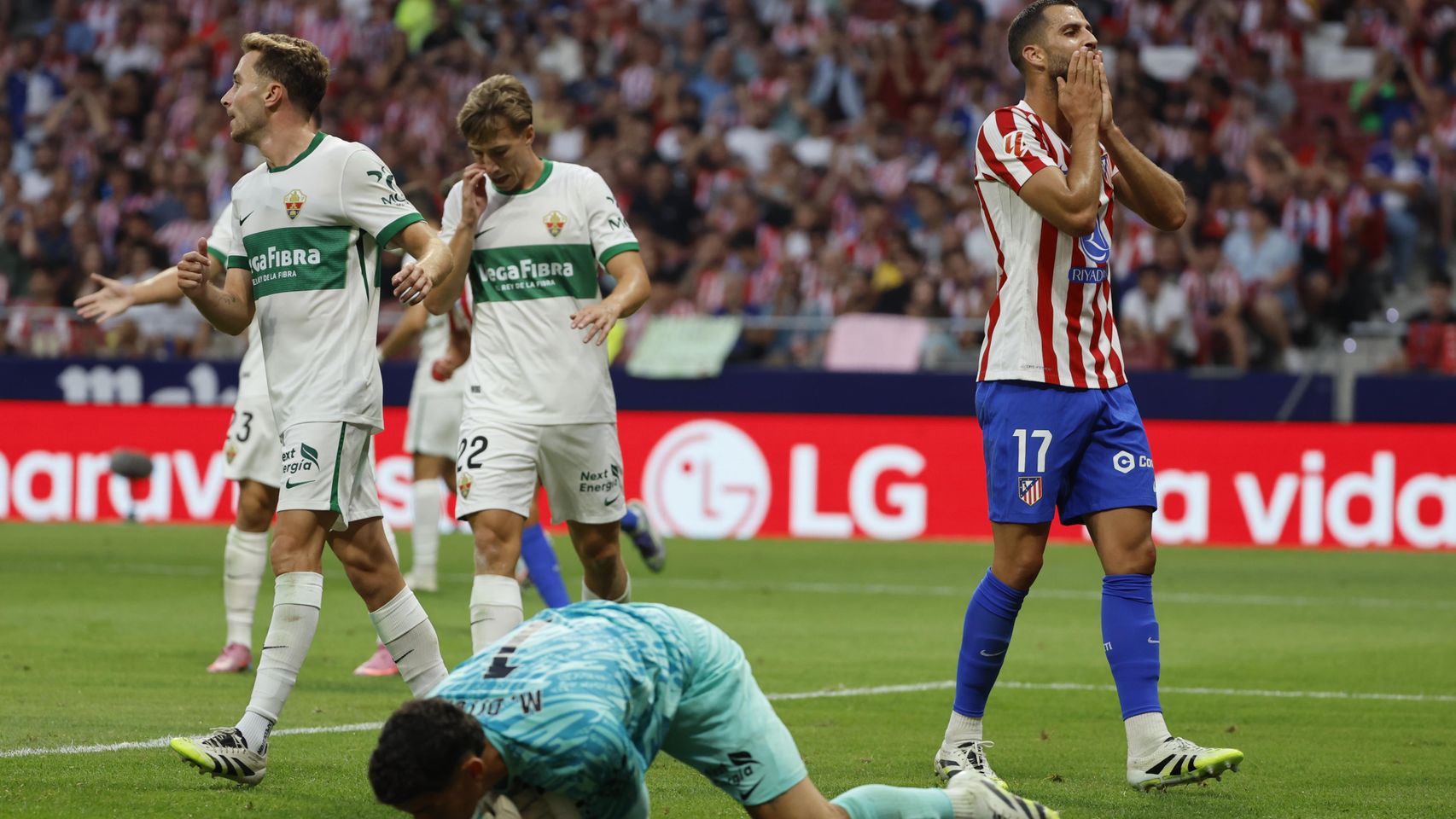 El Elche baja de las nubes a un Atlético de Madrid que no carbura en el ...