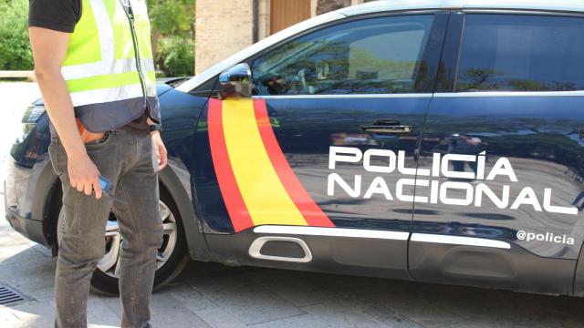 Un agente de la Policía Nacional en Valencia.