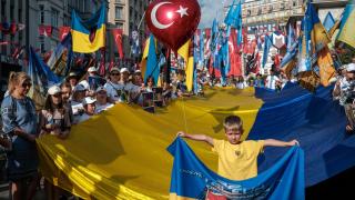 Ucranianos en Turquía se manifiestan para reivindicar el Día de la Independencia de Ucrania.