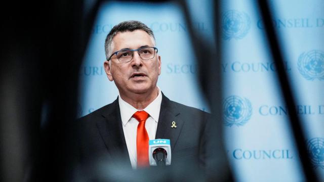 El ministro de Asuntos Exteriores israelí, Gideon Saar, durante una declaración ante los medios en la sede central de la ONU este agosto.