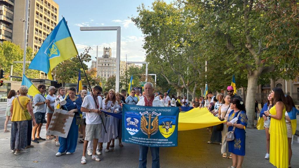 Ucranianos marchan por la paz en su país en Zaragoza