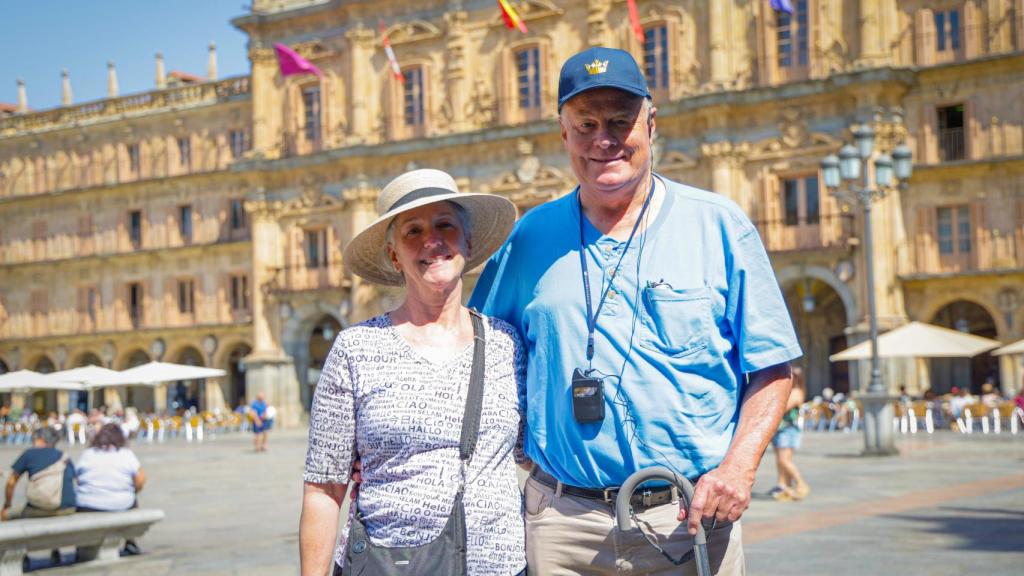 Stuart y Stacy Pendleton haciendo turismo en Salamanca