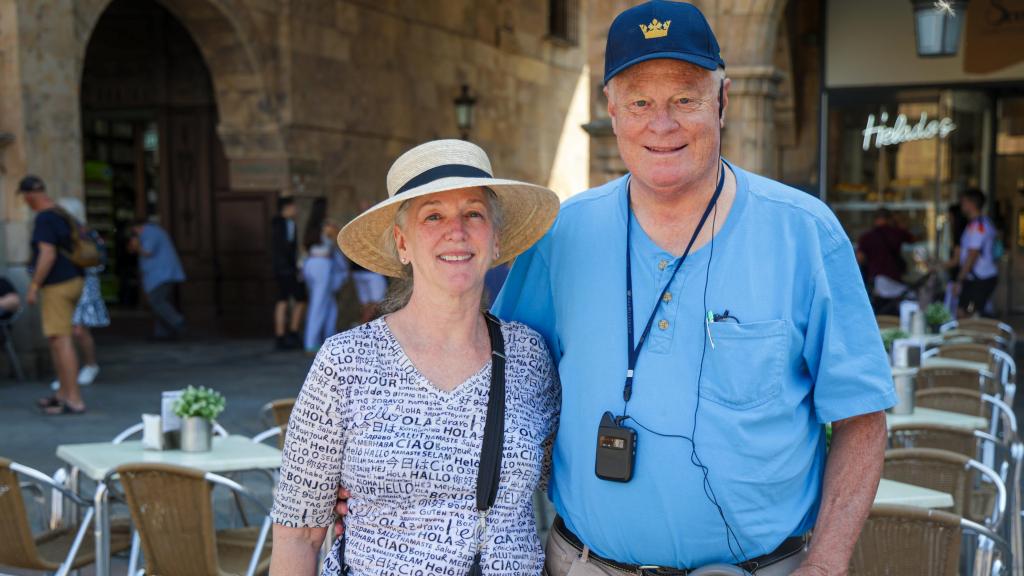 Stuart y Stacy Pendleton haciendo turismo en Salamanca