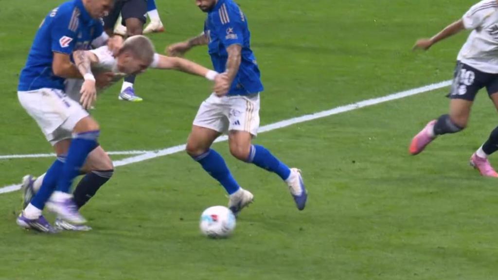 La acción en la que Mastantuono acabó pidiendo penalti.