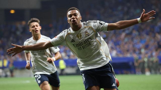Mbappé celebra el gol marcado ante el Oviedo.