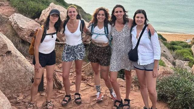 Irene Montero, Ione Belarra y sus amigas, en Menorca.