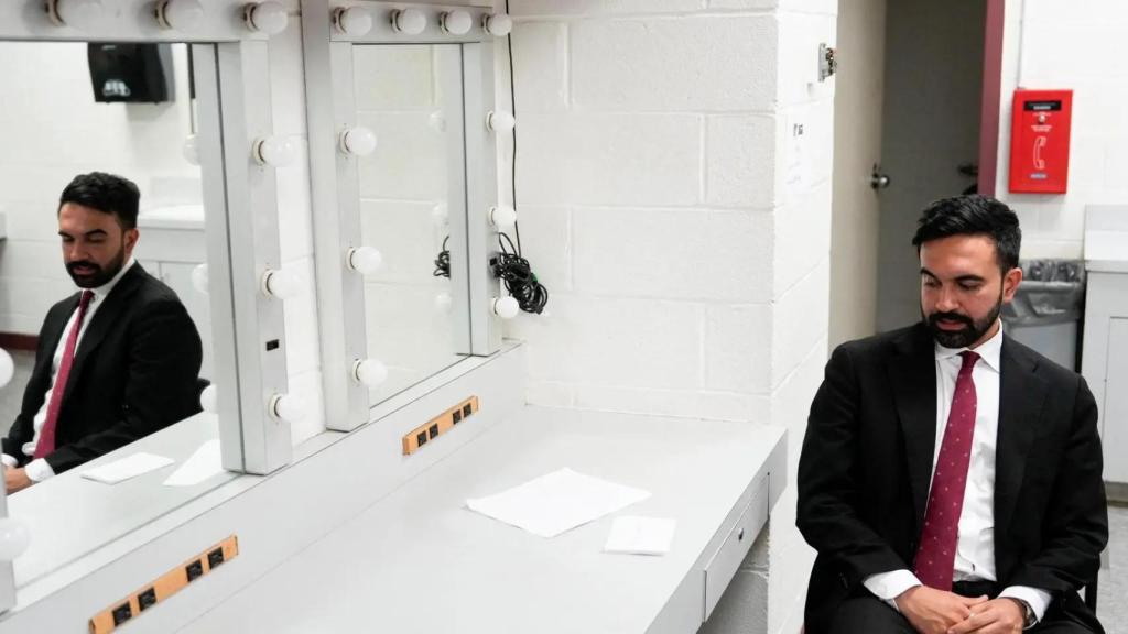 Zohran Mamdani, antes del debate de las primarias demócratas para la alcaldía de la ciudad de Nueva York.