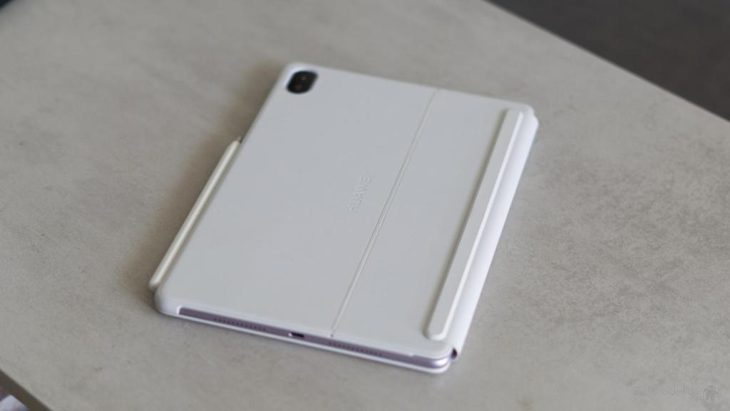 Huawei MatePad 11.5 cerrada por detrás