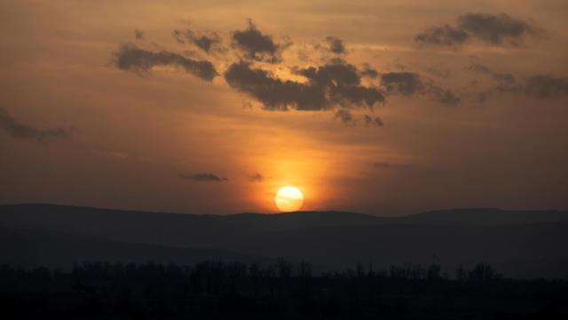 Puesta de sol con suspensión de polvo sahariano