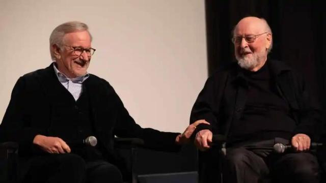 Steven Spielberg y John Williams en un acto en el que se conmemoraba los 50 años de trabajo juntos. Foto: Alex J. Berliner/ABImages