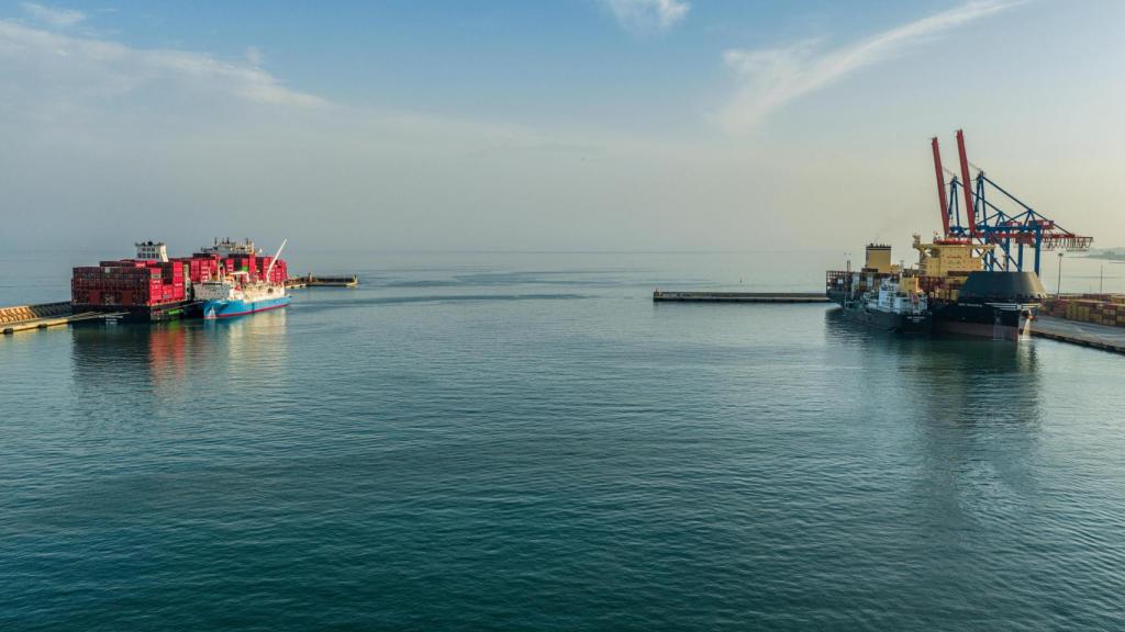 Los barcos con suministro GNL en el Puerto de Málaga.