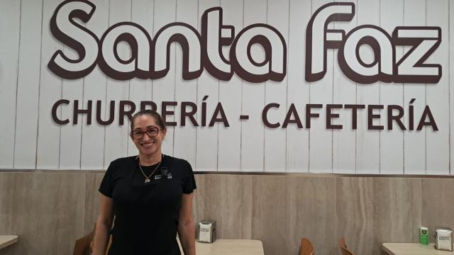 Nieves, propietaria de la churrería Santa Faz