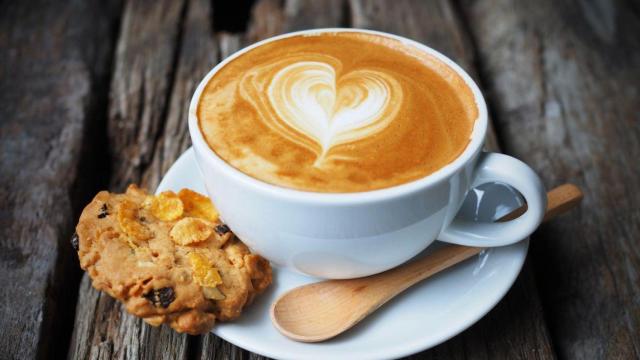 Prepara un café de especialidad sin moverte de casa con esta cafetera de cápsulas Krups rebajadísima