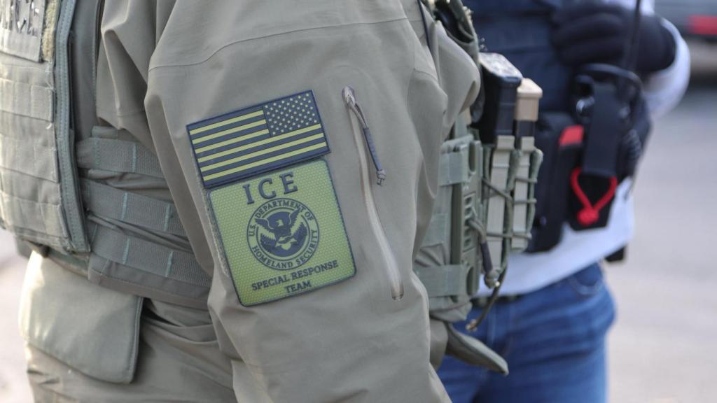 El Servicio de Inmigración y Control de Aduanas de Estados Unidos en una operación de control.