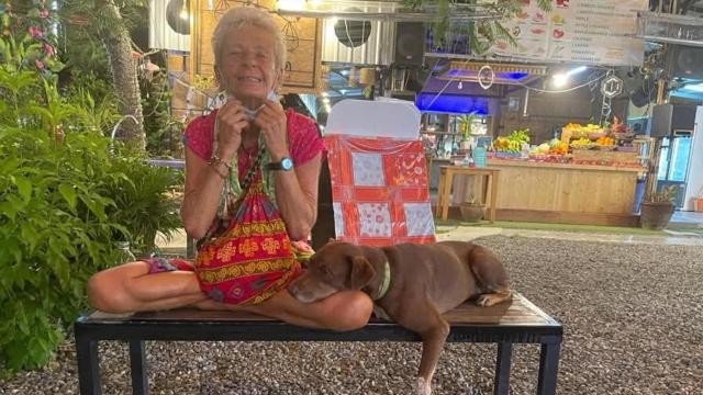 Matilde Muñoz Cazorla, de 72 años y natural de Ferrol, era una apasionada del yoga y sabía siete idiomas; llevaba toda la vida viajando y sentía especial predilección por el sudeste asiático.