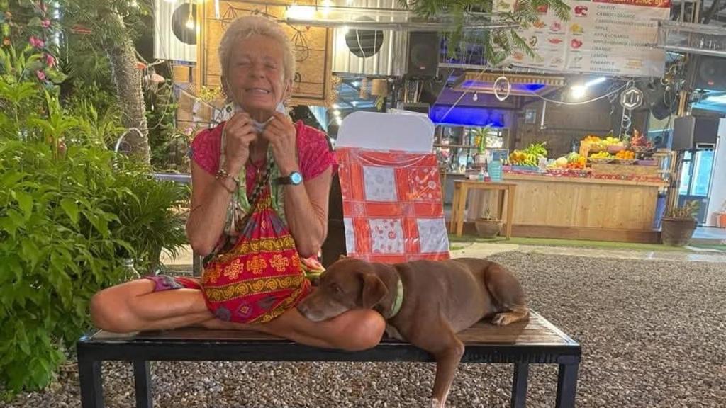 Matilde Muñoz Cazorla, de 72 años y natural de Ferrol, era una apasionada del yoga y sabía siete idiomas; llevaba toda la vida viajando y sentía especial predilección por el sudeste asiático.
