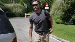 Paco León, destrozado y sin poder contener la emoción tras darle el último adiós a Verónica Echegui: No nos lo creemos