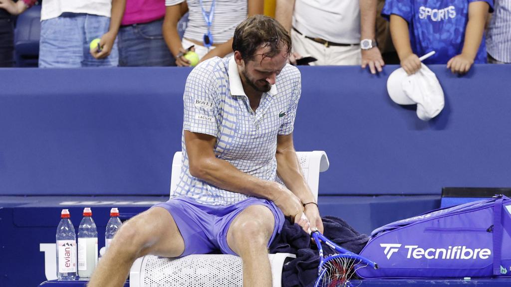 Medvedev rompe su raqueta en el banquillo del US Open
