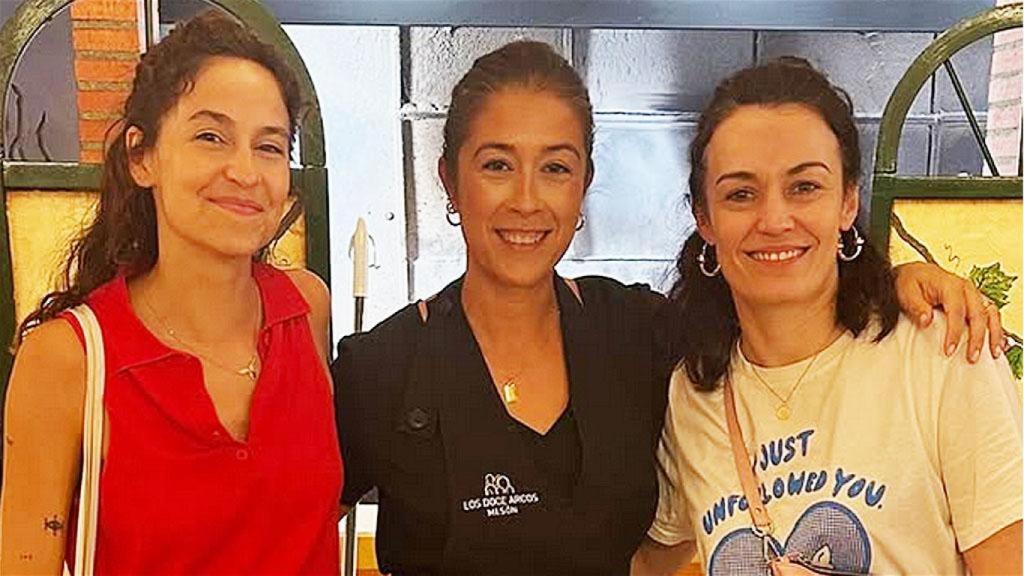 Sara Rivero y Bárbara Mestanza en el Mesón Los Doce Arcos de Traspinedo