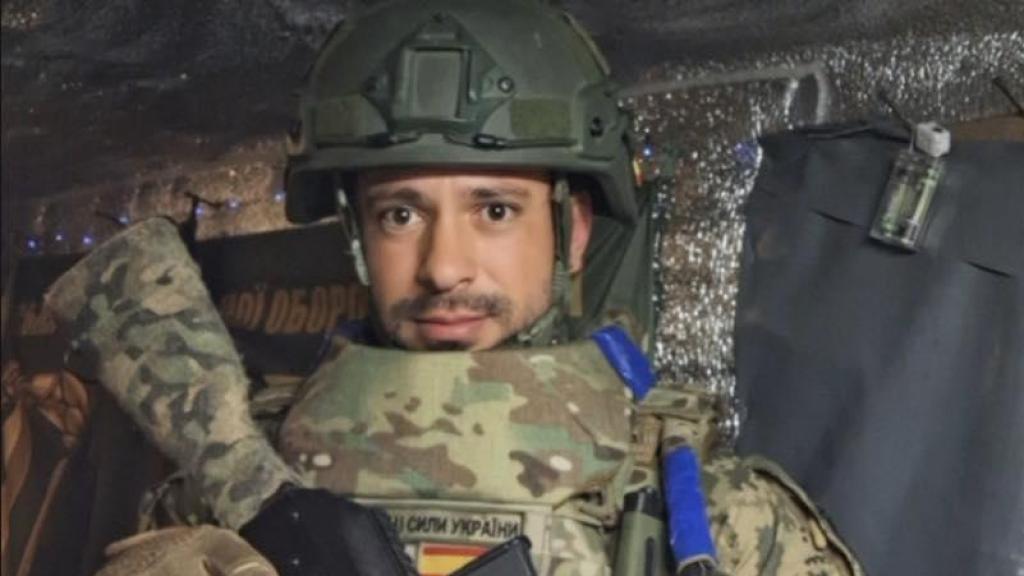 Una de las últimas imágenes de Geraldo con vida. En ella portar un AK-74.