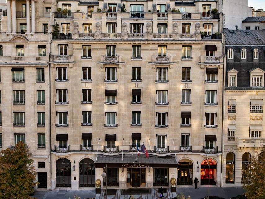 Fachada principal del Prince de Galles (A Luxury Collection Hotel) de París.
