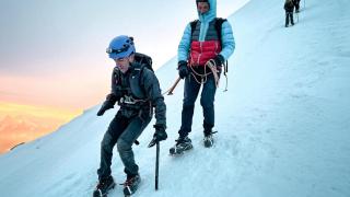 Pol Makuri junto a su guía Jordi Tosas en el Mont Blanc.