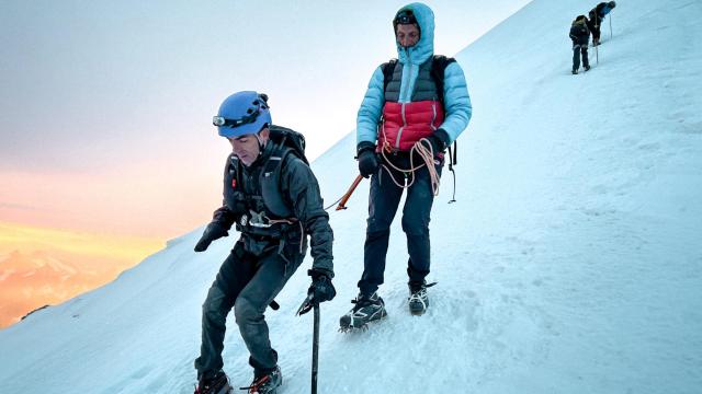 Pol Makuri junto a su guía Jordi Tosas en el Mont Blanc.