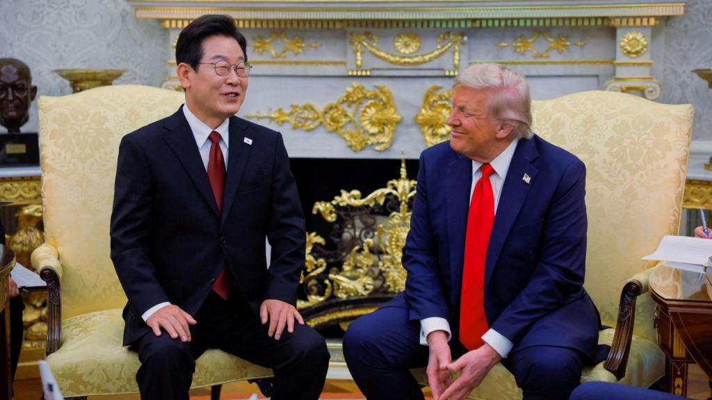 El presidente de Estados Unidos, Donald Trump, se reúne con el presidente de Corea del Sur , Lee Jae Myung, en la Casa Blanca.