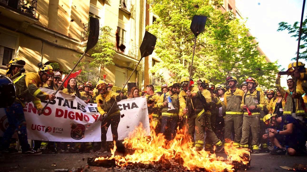 Los bomberos forestales de Madrid en huelga indefinida tras la crisis ...