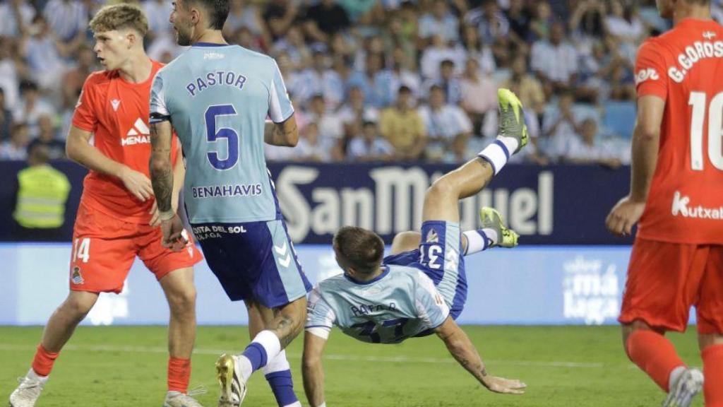Rafa, tras su remate de chilena que le valió la victoria al Málaga contra la Real Sociedad B