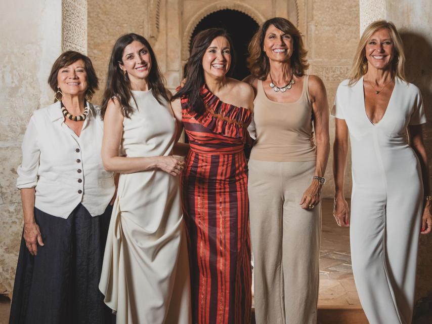 Cristina Higueras, junto a Nativel Preciado,  Espido Freire, Cruz Sánchez de Lara y Marta Robles en un reciente encuentro literario.