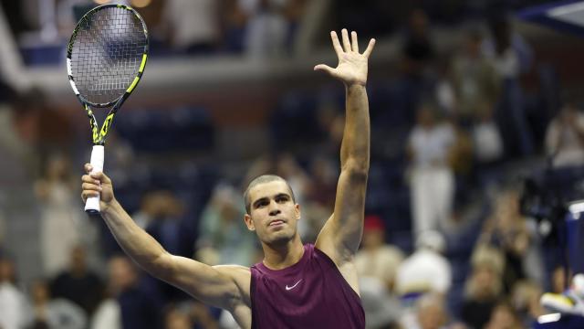 Carlos Alcaraz durante su partido contra Opelka.