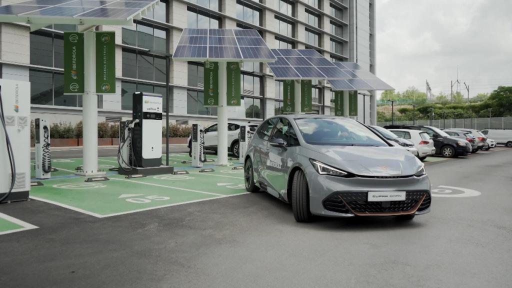 Imagen de puntos de recarga eléctrica de Iberdrola