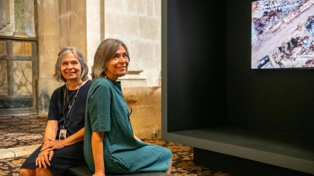 Carine Krecké junto a su hermana gemela Elisabeth Krecké.